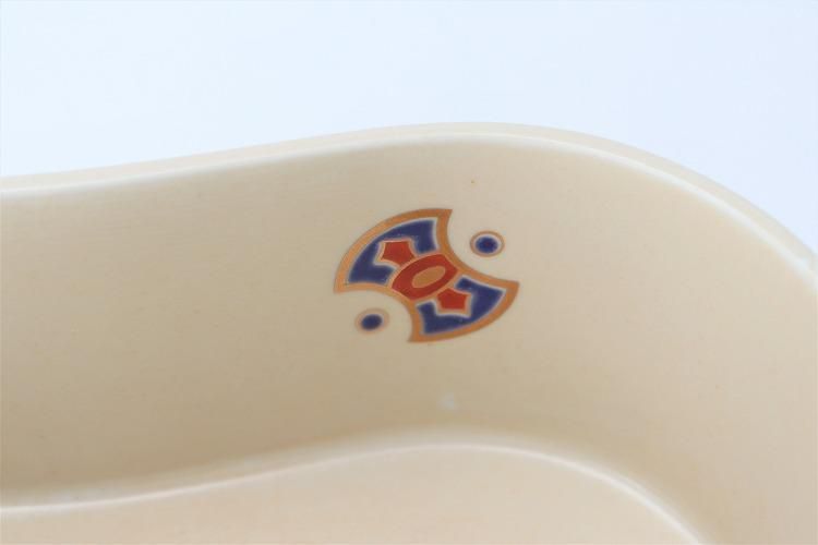 福泉窯薄白釉七宝宝尽し繭型蓋物