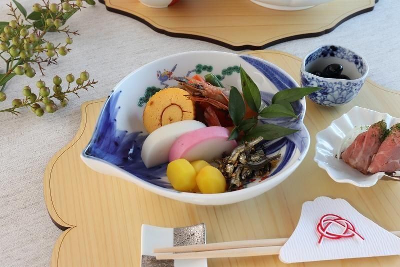 ヨシモ　蛸唐草松竹梅大皿 ヨシモ 蛸唐草松竹梅大皿 ヨシモ 蛸唐草松竹梅大皿 887 染付陽刻