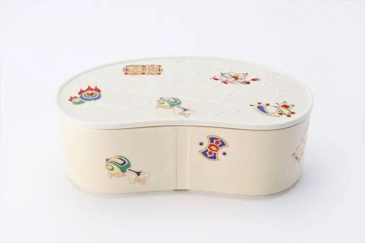 有田焼 福泉窯 「薄白釉錦七宝宝尽くし繭型蓋物」mayuhako 福泉窯 薄白