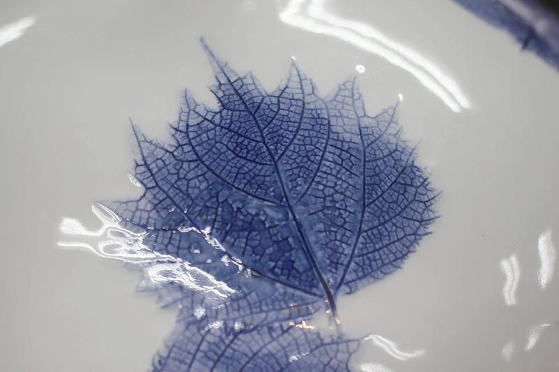 □藤井朱明作 染付葉紋花瓶
