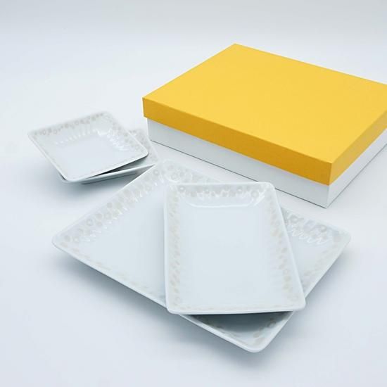 Amazon.co.jp: 春の贈り物 角プレート 大 波佐見焼 27×27×2cm