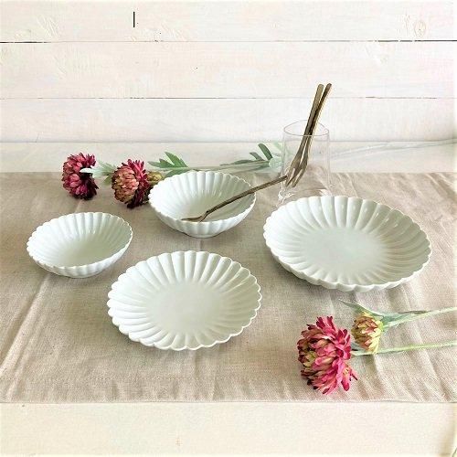 白マット｜菊彫15cm皿 - 波佐見焼／有田焼のお店｜奥川陶器オンライン