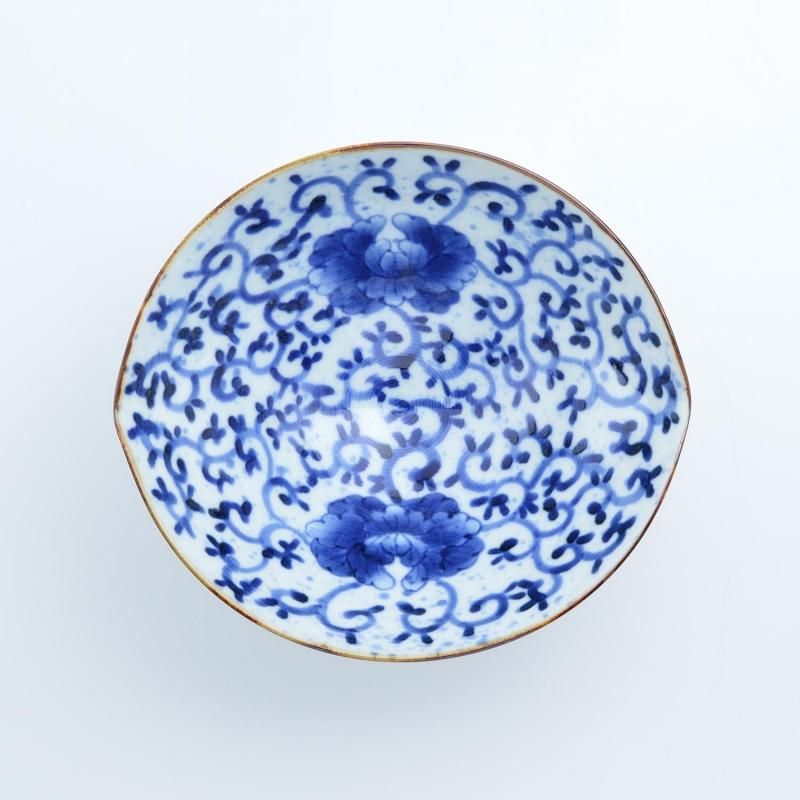 有田焼 福泉窯：染付牡丹唐草 手造二方押傘型向付 2客セット☆ 牡丹蛸唐草 | 手造二方押向付 - 有田焼のまるぶんオンライン