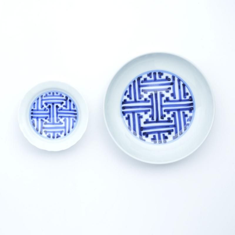 染付地紋輪花小皿 | 李荘窯 - 有田焼のまるぶんオンラインストア