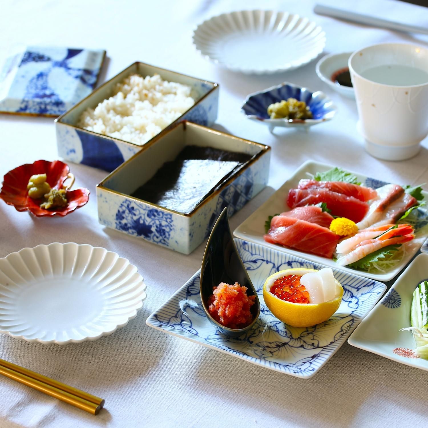 花弁紋 正角皿 | モダンデザイン - 有田焼のまるぶんオンラインストア