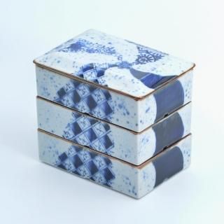 亀甲三段重 | 珱珞 - 有田焼のまるぶんオンラインストア 亀甲三段重 | 珱珞 - 有田焼のまるぶんオンラインストア