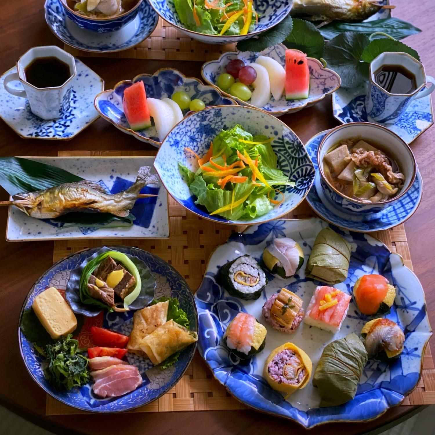 重ね折紙金銀彩唐草皿 | 福泉窯 - 有田焼のまるぶんオンライン