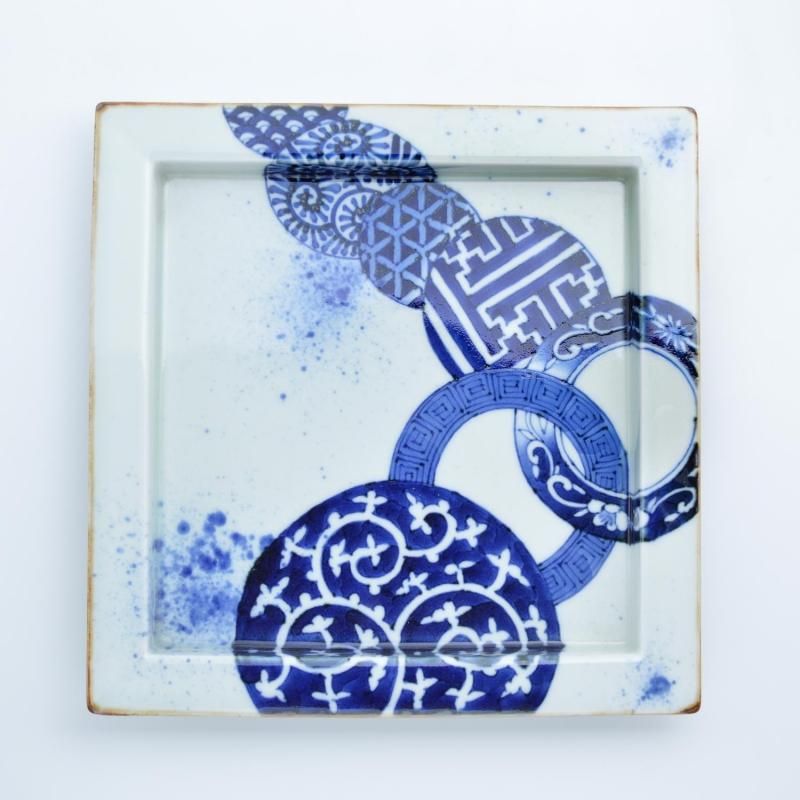 有田焼 福泉窯 ★ 染付 地紋変り丸紋 正角盛皿 地紋変り丸紋 盛皿 | 福泉窯 - 有田焼のまるぶんオンラインストア