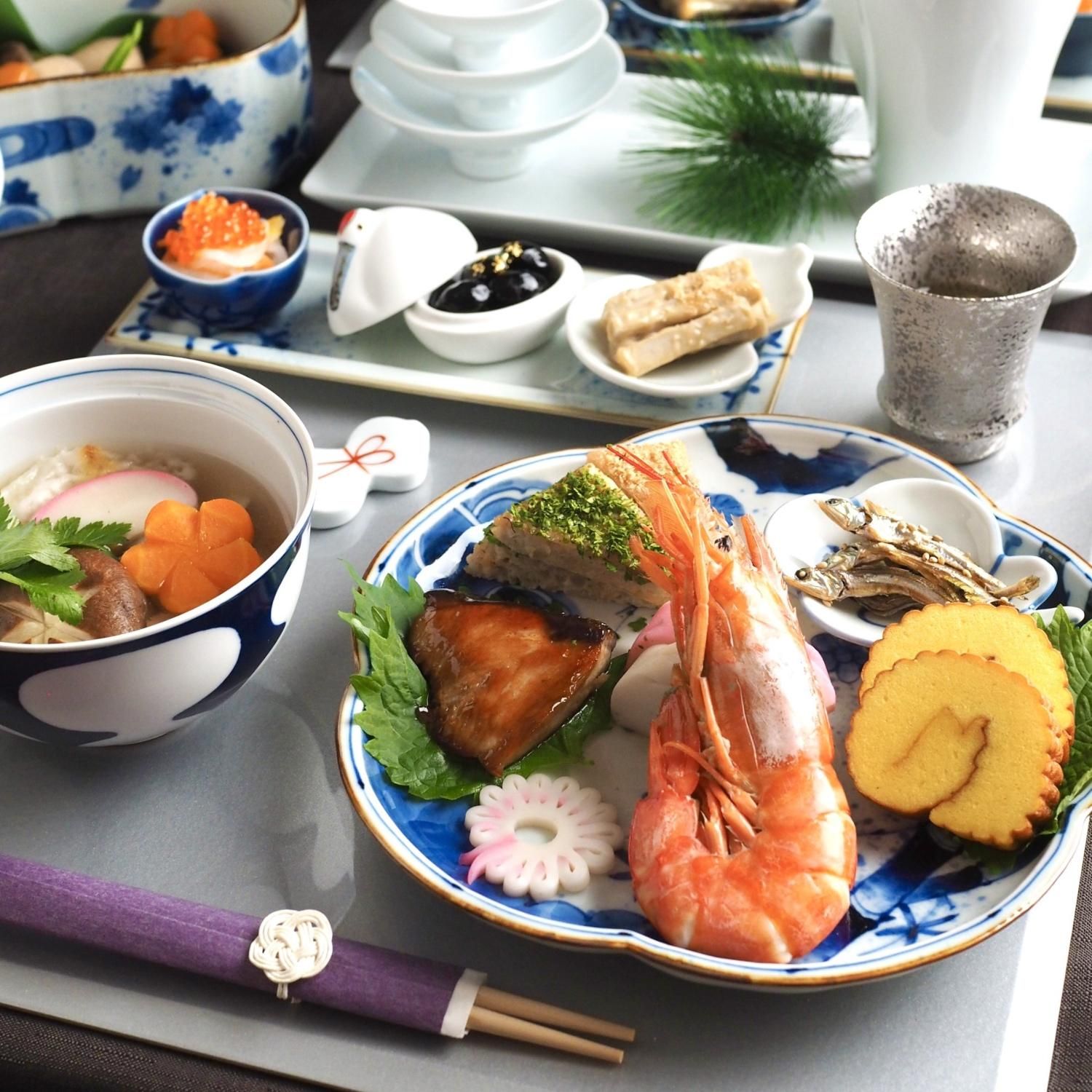 松竹梅 花型8寸皿 | 福泉窯 - 有田焼のまるぶんオンラインストア 松竹梅 花型8寸皿 | 福泉窯 - 有田焼のまるぶんオンラインストア
