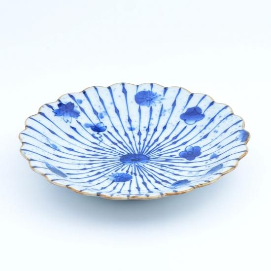 十草花散らし 菊型盛皿 | 福泉窯 - 有田焼のまるぶんオンライン