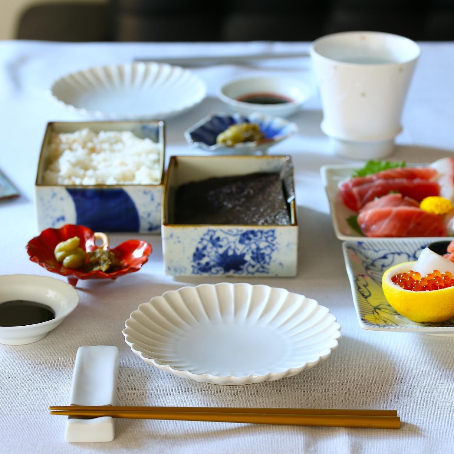 白菊 取皿 | 菊割デザイン - 有田焼のまるぶんオンラインストア