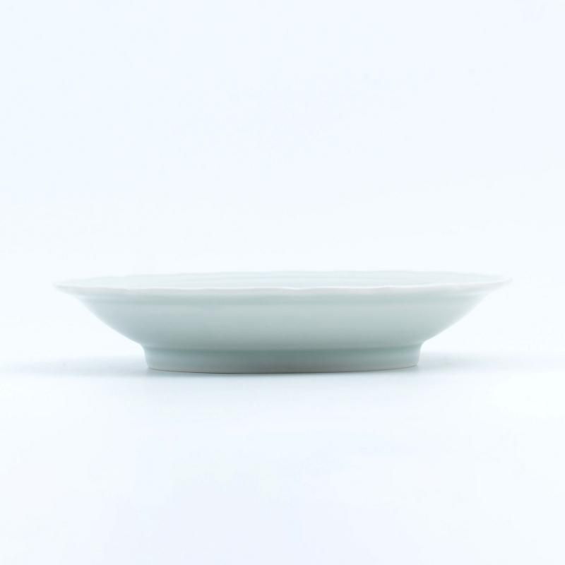 青磁皿 青磁マット唐草彫 | 深取皿 - 有田焼のまるぶんオンラインストア