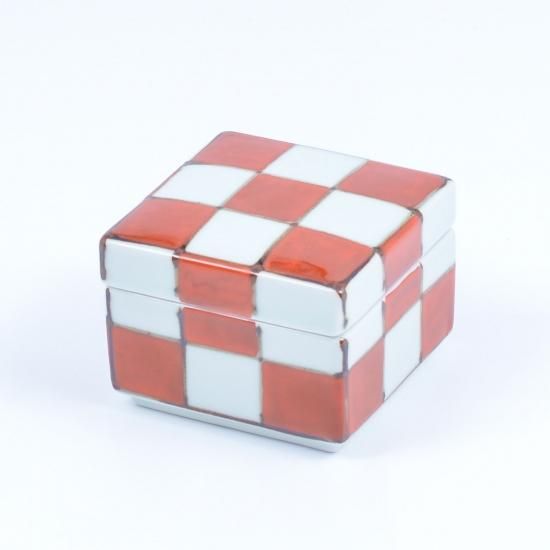 市松(赤) 正角蓋物 | 美しい伝統形 - 有田焼のまるぶん