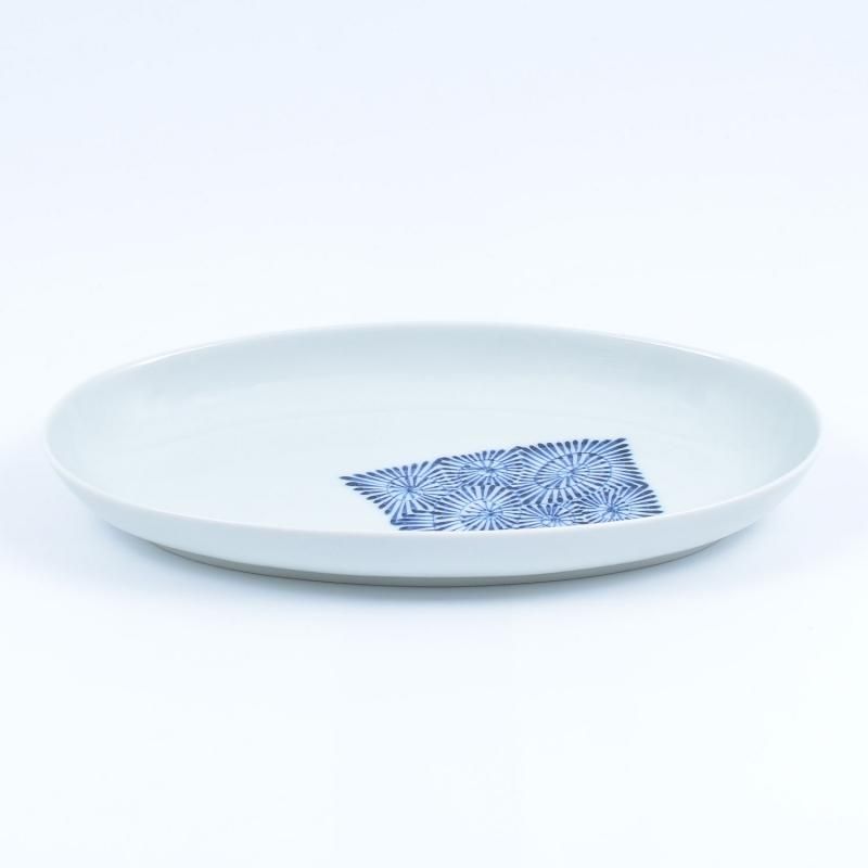 短冊蛸唐草 | 楕円深皿(中) - 有田焼のまるぶんオンラインストア
