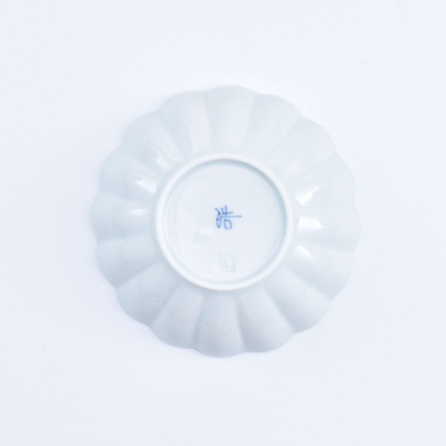 染付錆唐草リーフ|菊小鉢 - 有田焼のまるぶんオンラインストア