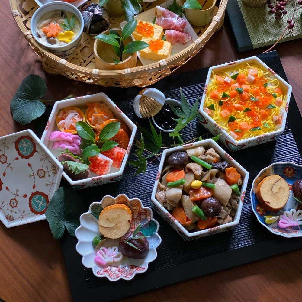 亀甲三段重 | 珱珞 - 有田焼のまるぶんオンラインストア 亀甲三段重 | 珱珞 - 有田焼のまるぶんオンラインストア