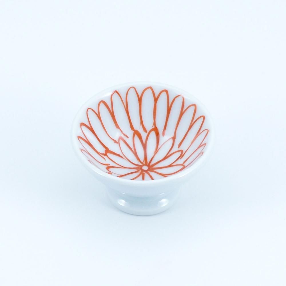 菊花(赤) 高台盃 | 磁器製の祝い盃 - 有田焼のまるぶん