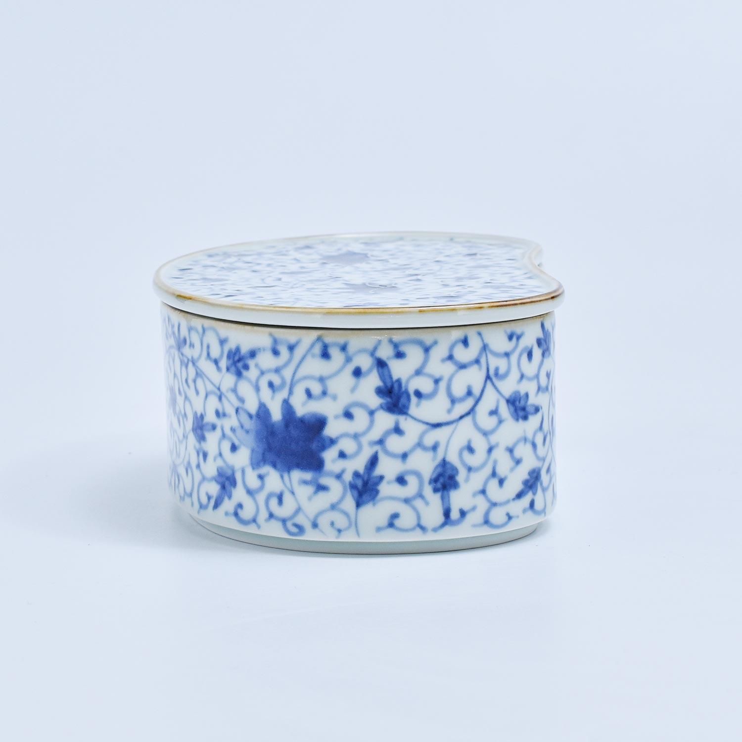 花唐草 | まゆ型陶箱 - 有田焼のまるぶんオンラインストア 花唐草 | まゆ型陶箱 - 有田焼のまるぶんオンラインストア
