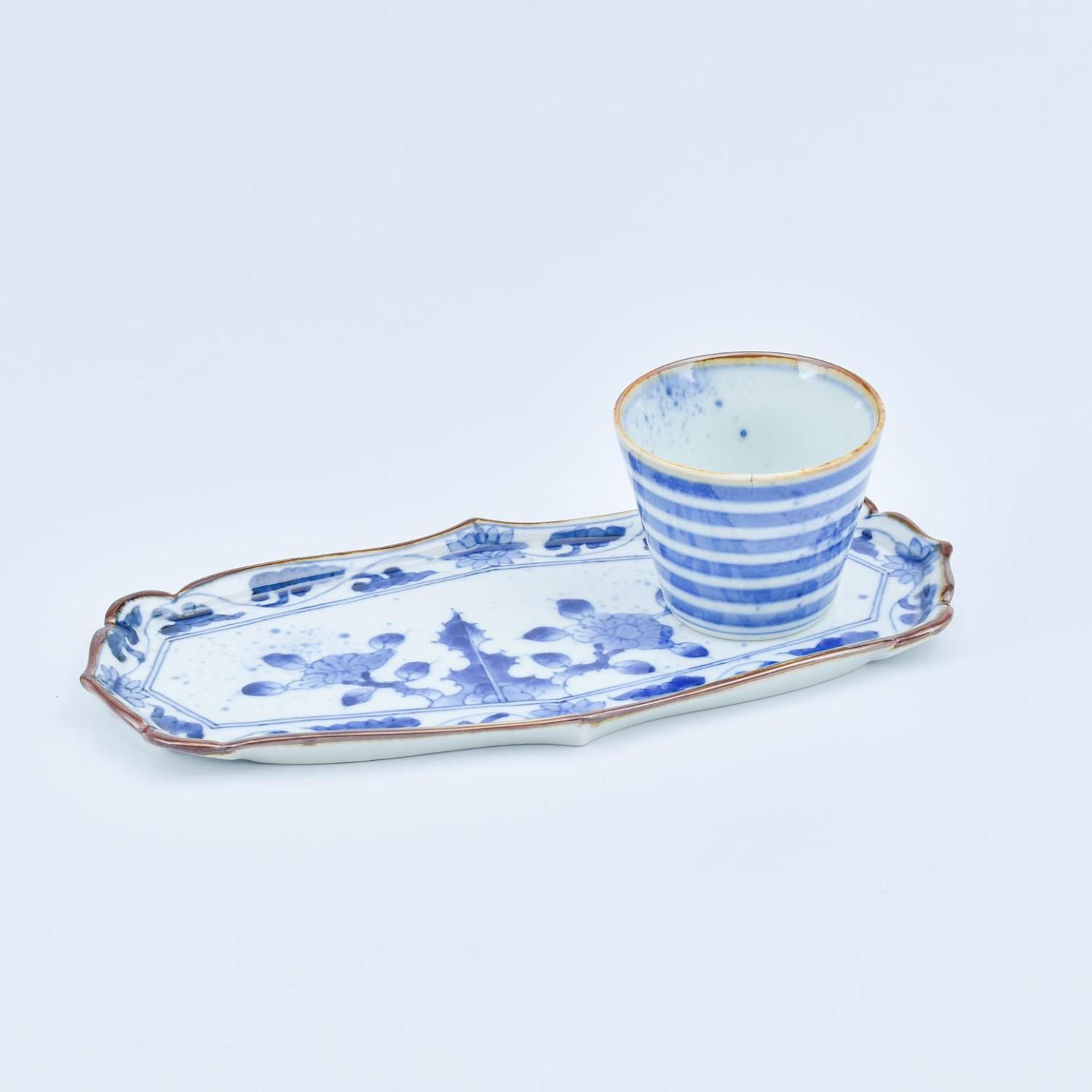 【新品】有田焼 福泉窯 染付牡丹唐草 輪花プレート 27cm大皿 箱入 牡丹唐草 | 輪花プレート - 有田焼のまるぶんオンラインストア