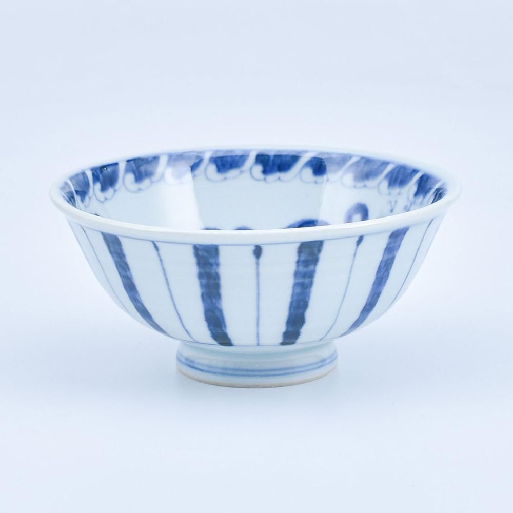 食卓に幸運を呼ぶ月の兎。金彩と波兎が美しい有田焼の小皿セット。 食卓に幸運を呼ぶ月の兎。金彩と波兎が美しい有田焼の