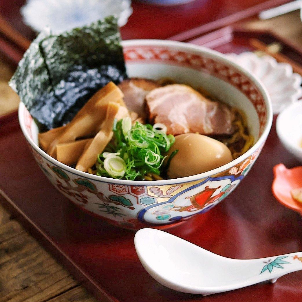 金彩朱巻松竹梅 | 究極のラーメン鉢レンゲセット - 有田焼のまる 金彩朱巻松竹梅 | 究極のラーメン鉢レンゲセット - 有田焼のまる