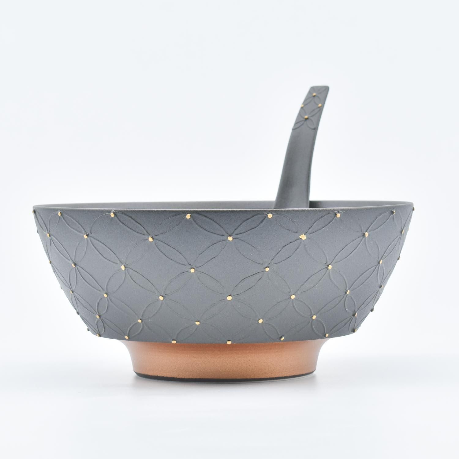 七宝繋ぎ（黒） | 究極のラーメン鉢レンゲセット - 有田焼のまる