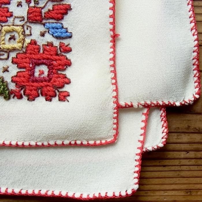 ブルガリア刺繍 シルクハンカチB(ヴィンテージ)