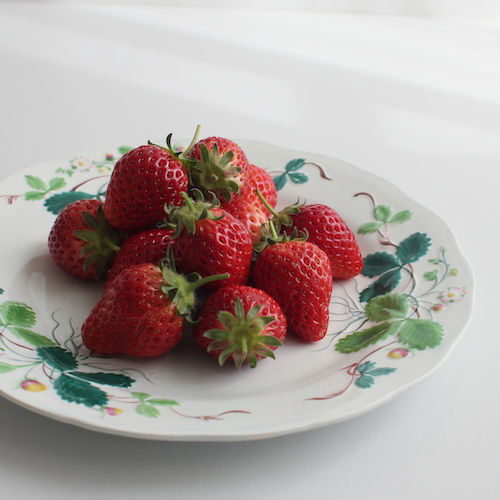Creil et Montereau【FRAISE】イチゴのレリーフプレート21cm