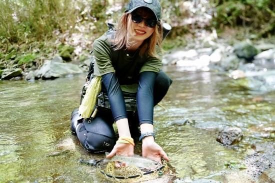 インド　鋳物　置物　びくを持つ人 インド 鋳物 置物 びくを持つ人