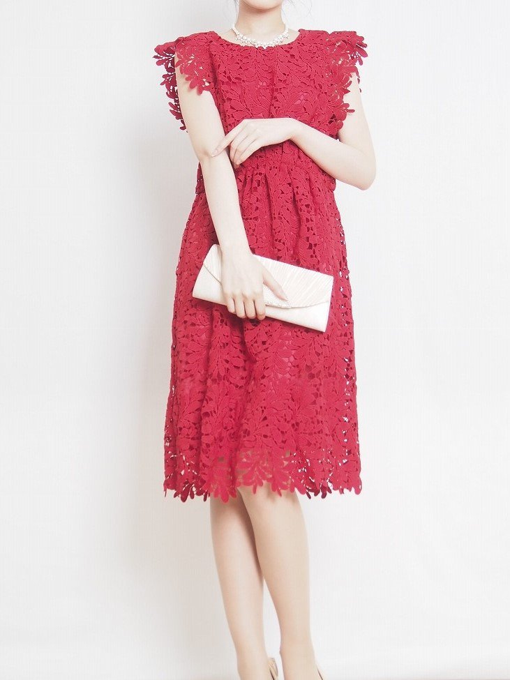 レンタルドレスの華やかレッド（赤）のケミカルレースドレス