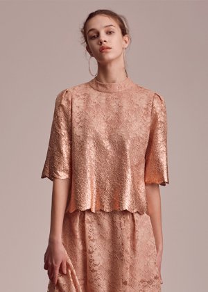 <img class='new_mark_img1' src='https://img.shop-pro.jp/img/new/icons16.gif' style='border:none;display:inline;margin:0px;padding:0px;width:auto;' />peach gold blouse