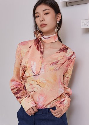 <img class='new_mark_img1' src='https://img.shop-pro.jp/img/new/icons16.gif' style='border:none;display:inline;margin:0px;padding:0px;width:auto;' />peach v-neck blouse