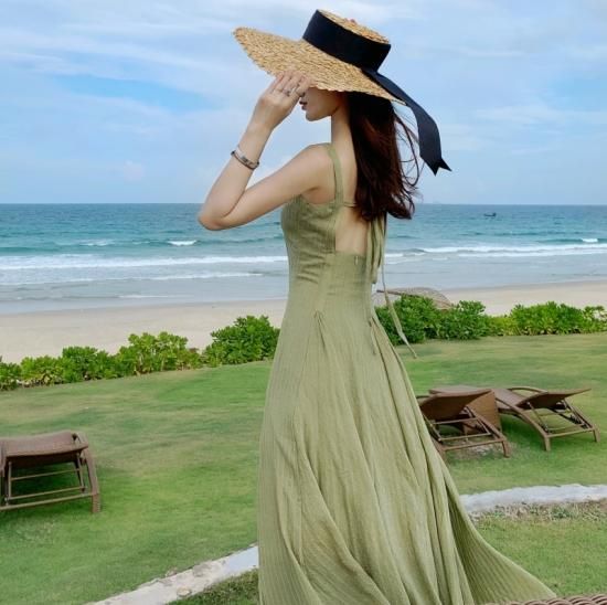 ワンピース ロング 夏 バックコンシャス フレアワンピース 夏 袖なし リゾート気分 おしゃれ 無地 デート 大人可愛い シンプル リボン かわいい 上品 きれいめ 肌見せ サマー プチプラ韓国ファッション 可愛いお呼ばれワンピース プチプラオルチャンワンピース通販
