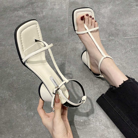 美品　FENDI フラワーモチーフ オープントゥサンダル　アンクルストラップ 美品 FENDI フラワーモチーフ オープントゥサンダル アンクル