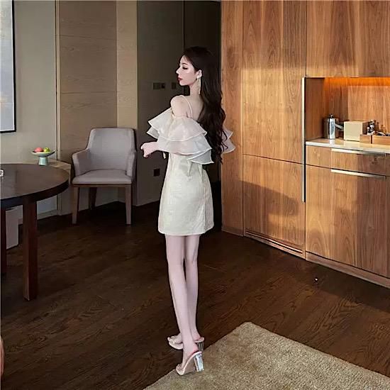 結婚式ドレス ショート丈 フリル ディナードレス 無地 シンプル 結婚式ドレス ショート丈 フリル ディナードレス 無地 シンプル