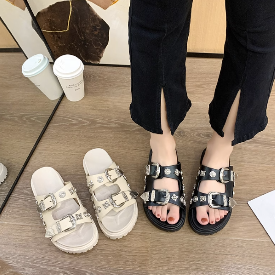 【miu miu】サンダル　ブラック　ホワイト　フラットサンダルレディース