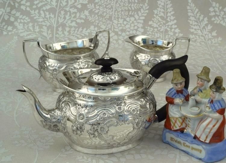 【英国】 ビクトリアンのティーセット 3点【シルバープレート】ティーポット 英国】 ビクトリアンのティーセット 3点【シルバープレート