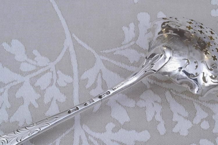 イギリスアンティーク 純銀Ｐシェル型　シフタースプーン ❤︎ イギリスアンティーク 純銀Pシェル型 シフタースプーン