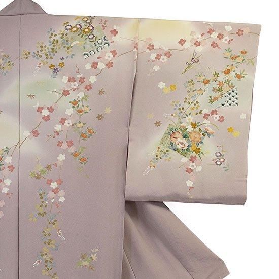 友禅訪問着（薄い鳩羽色に吉祥花模様）/仮絵羽八掛付