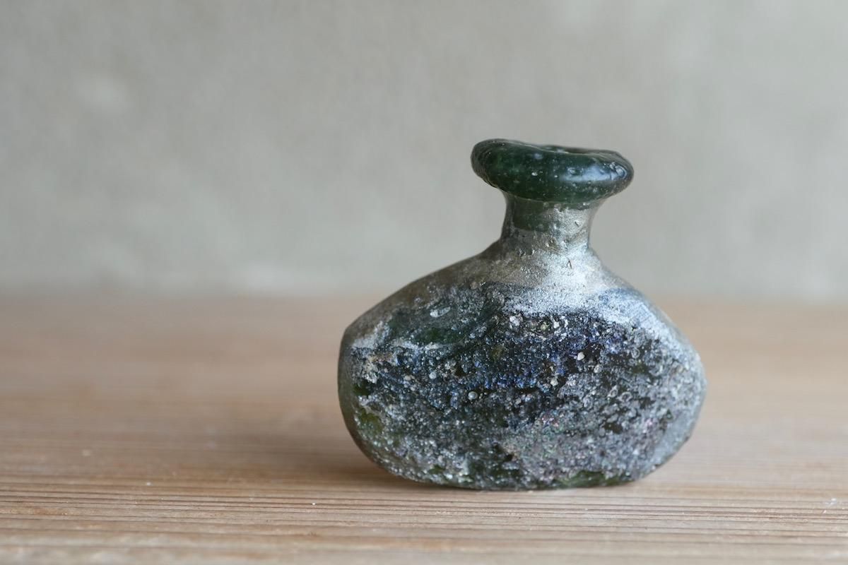 ちょっとした作品 ローマンガラス小壺 - 夜噺骨董談義