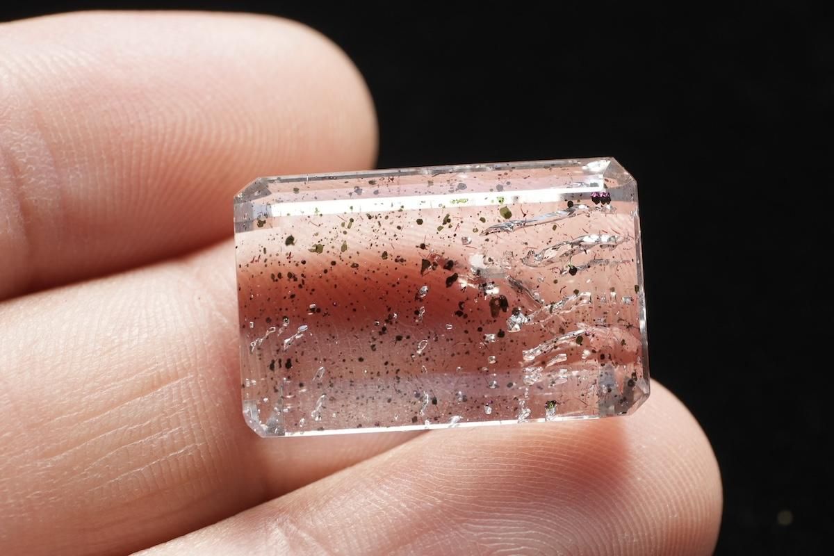 ピンクファイヤークォーツ,美しいインクルージョンの鉱物図鑑