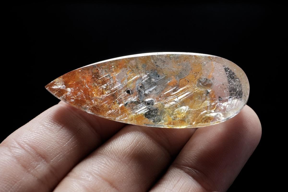 ビクセンのルーペを持って宝探し!美しい鉱物鑑賞の魅力を体験