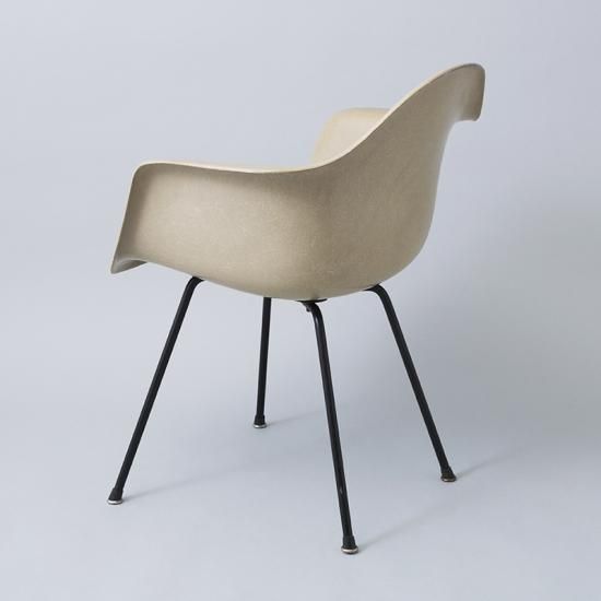 ⭐️【レア品】ハーマンミラー Eames 2nd Arm shell ⭐️【レア品】ハーマンミラー Eames 2nd Arm shell - メルカリ