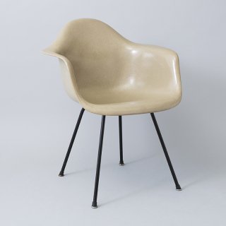 Eames Arm Shell / Eiffel Base (DAX) 2nd Model