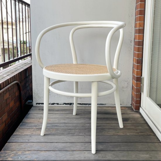 209 Arm Chair - NICK WHITE