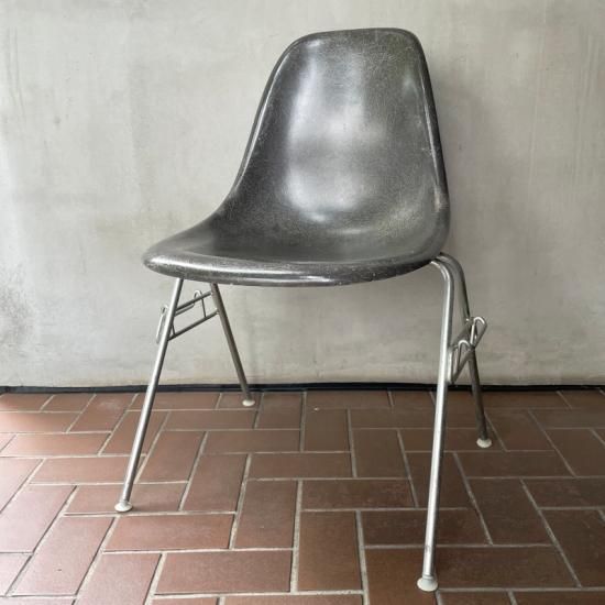 Eames Stacking Base - NICK WHITE Eames Stacking Base - NICK WHITE