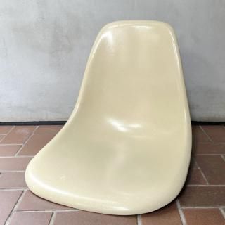 Eames Side Shell / Greige Light