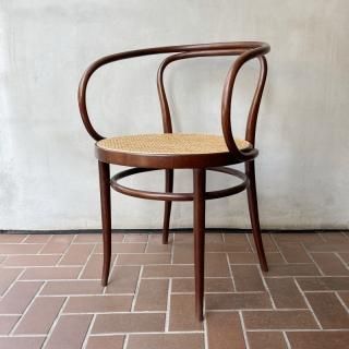 Thonet 209 Arm Chair (BR)