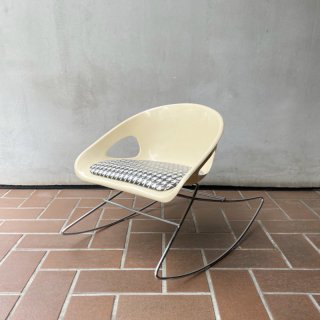 1970's Cosco Child's Rocker <img class='new_mark_img2' src='https://img.shop-pro.jp/img/new/icons5.gif' style='border:none;display:inline;margin:0px;padding:0px;width:auto;' />
