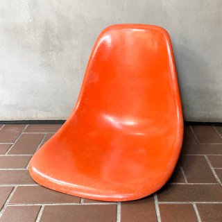 Eames Side Shell / Red Orange<img class='new_mark_img2' src='https://img.shop-pro.jp/img/new/icons5.gif' style='border:none;display:inline;margin:0px;padding:0px;width:auto;' />